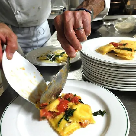 Al فندق مانديلو ديل لاريو